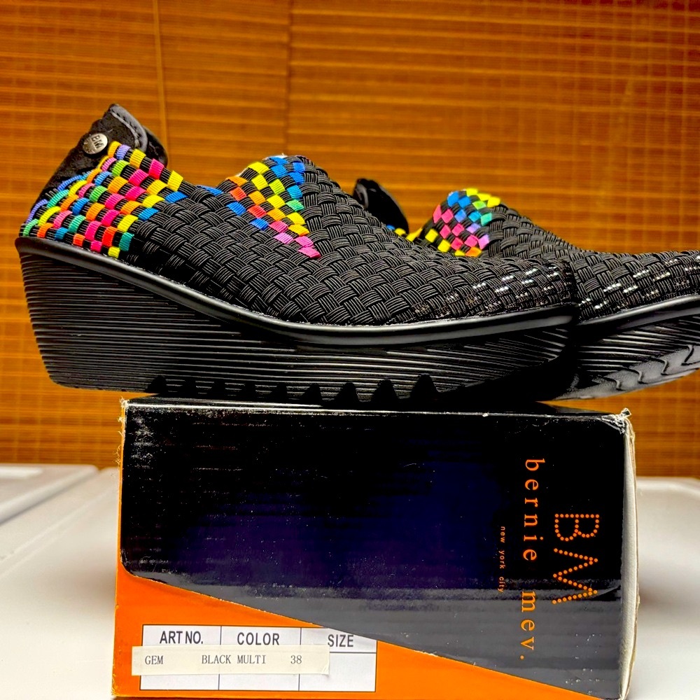 bernie mev. Black Multi Woven Wedges